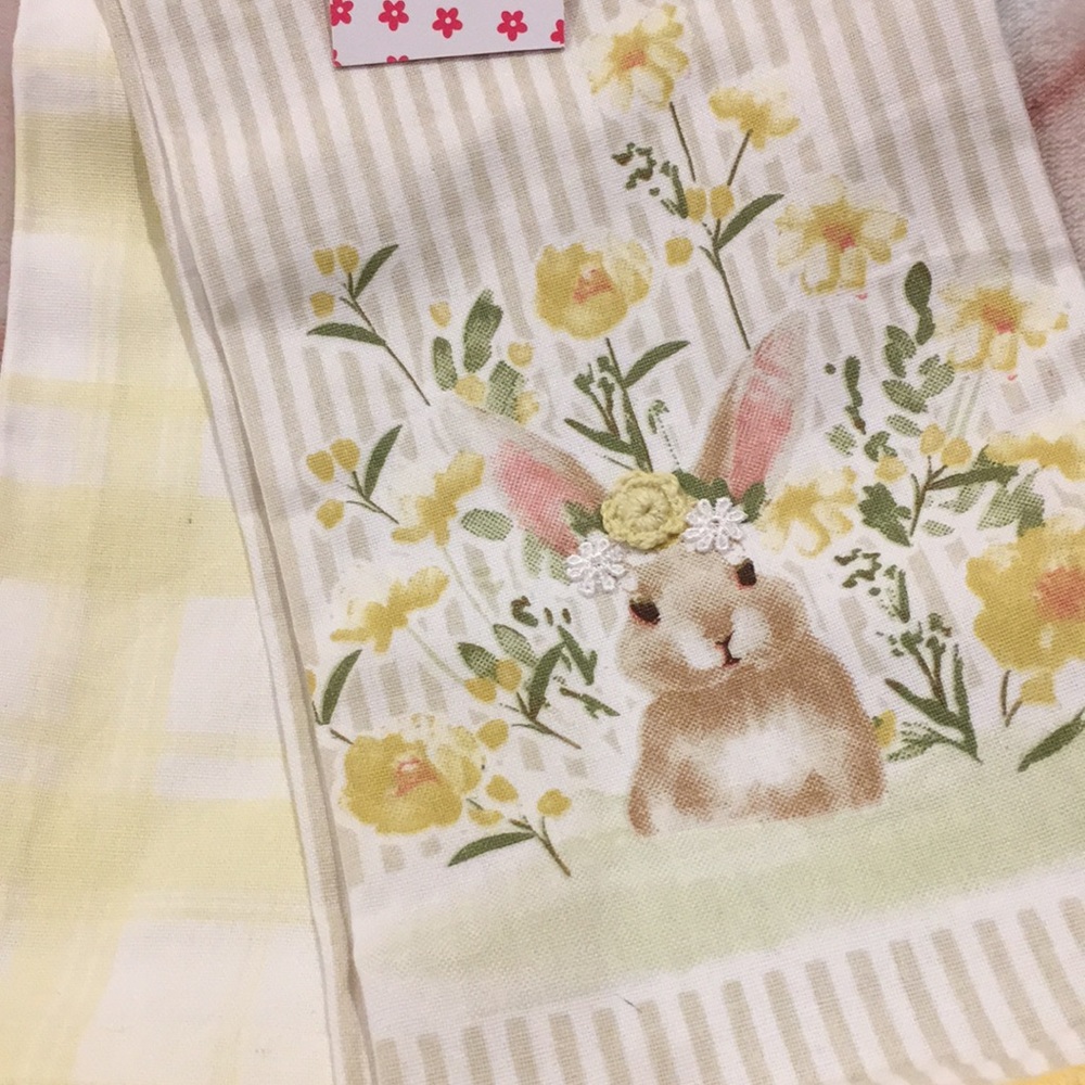 Easter Spring Bunny Rabbit Floral Kitchen Towels Set of Two NWT Isaac Mizrahi NY